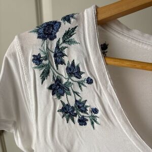 American Eagle Outfitters White Tee with Blue Floral Embroidery